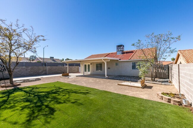 Building Photo - Charming Single-Story 3 bed Home with RV P...