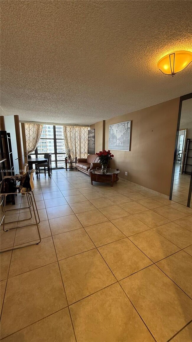 Building Photo - 2049 S Ocean Dr