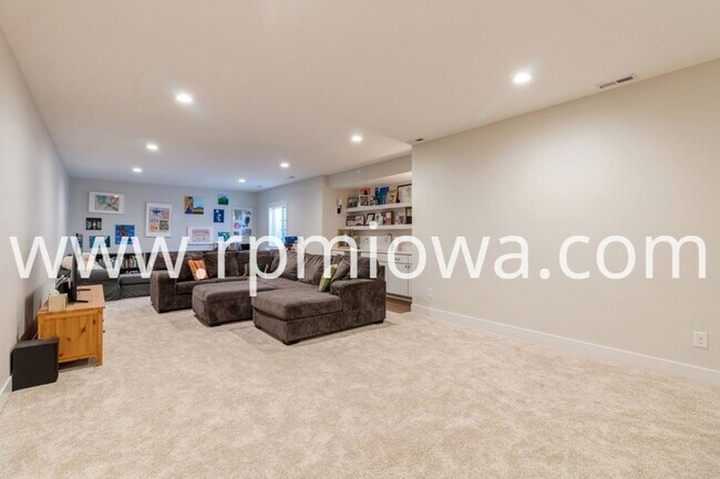 Building Photo - EXECUTIVE RANCH!  5 Bedroom, 3 Bathroom Home in Ankeny!!