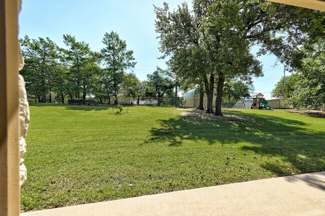 Building Photo - 7808 Forest Ln