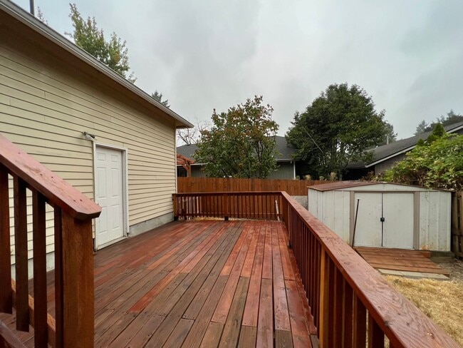 Building Photo - Outdoor Oasis: Charming 3 Bed 2 Bath House!