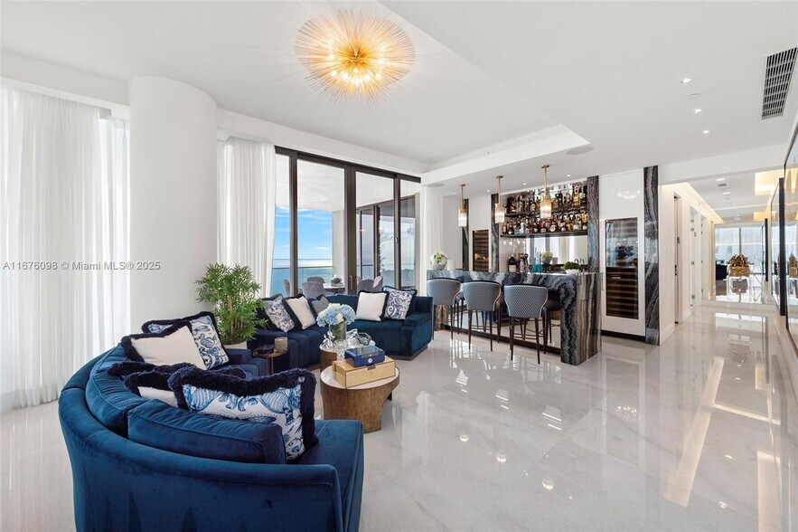 Building Photo - 17901 Collins Ave
