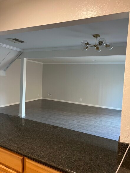 Building Photo - 1520 Parkwood Pl