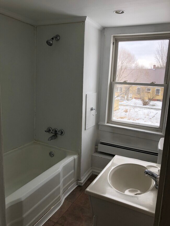 Building Photo - 40 Railroad St