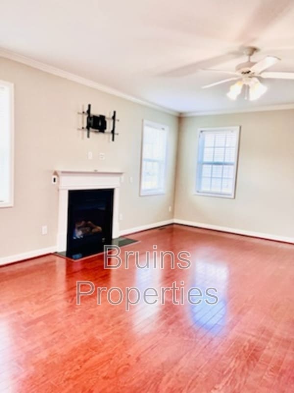 Building Photo - 2324 Alderbrook Dr