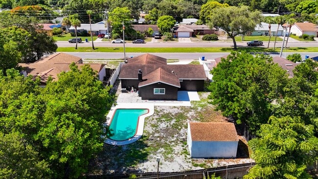 Building Photo - Stunning Rental Pool House in South St. Pe...