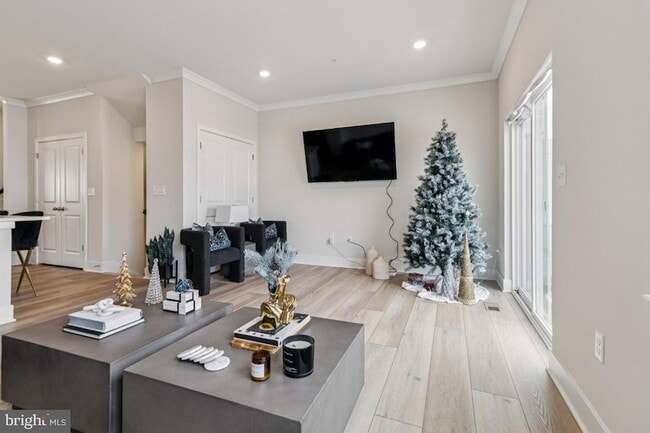 Building Photo - 10939 Drummond Pl