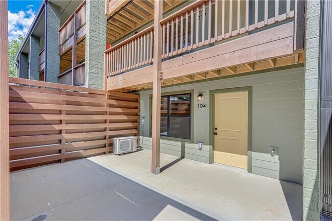 Building Photo - 710 Jesse Jewell Pkwy SE