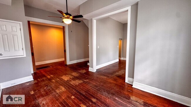 Building Photo - SPACIOUS 5Bed/3Bath right off Broadway!