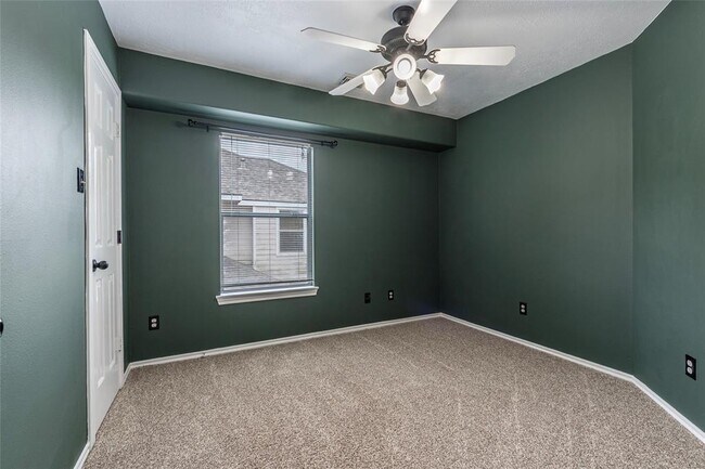 Building Photo - 336 Capella Oaks Ln