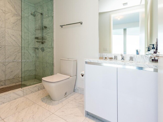 Building Photo - 16901 Collins Ave