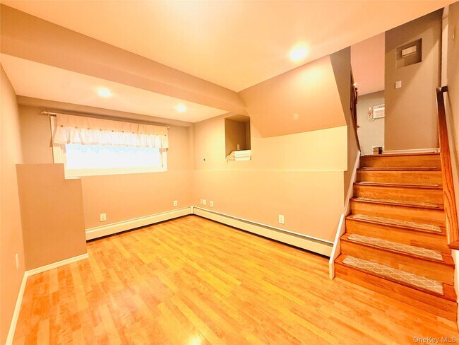 Building Photo - 137 Willard Ave