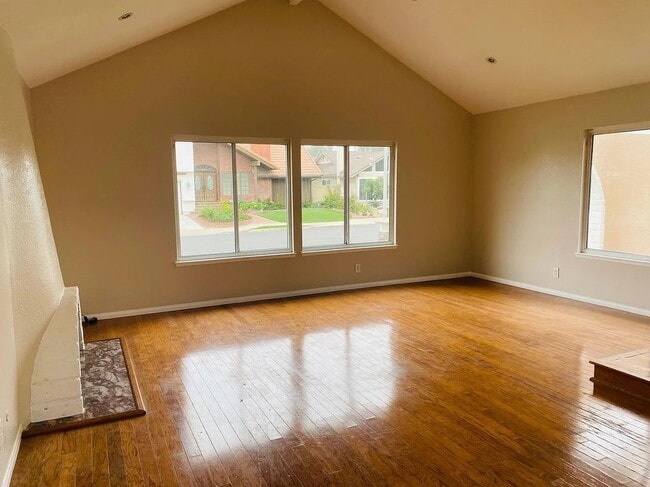 Building Photo - 4470 Avenida Granada
