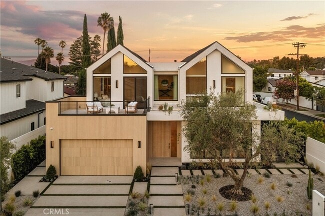 Building Photo - 5006 Enfield Ave