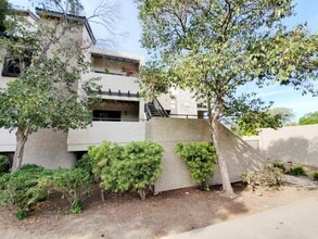 Building Photo - 880 E Fremont Ave