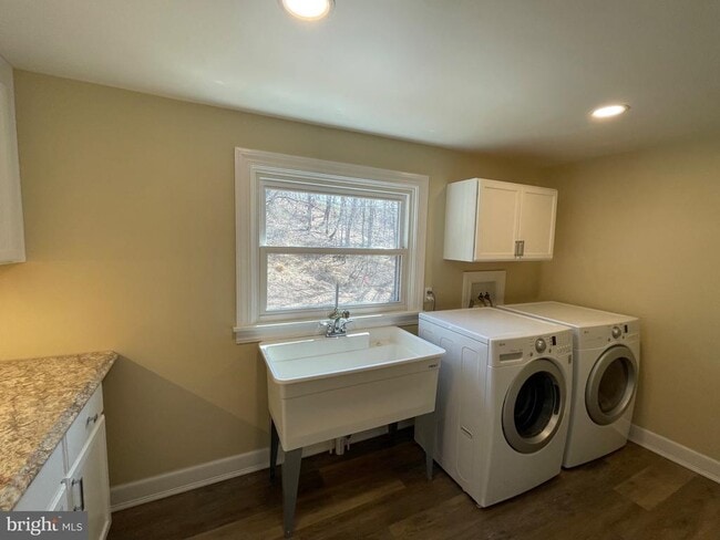 Building Photo - 12399 Shue Ct