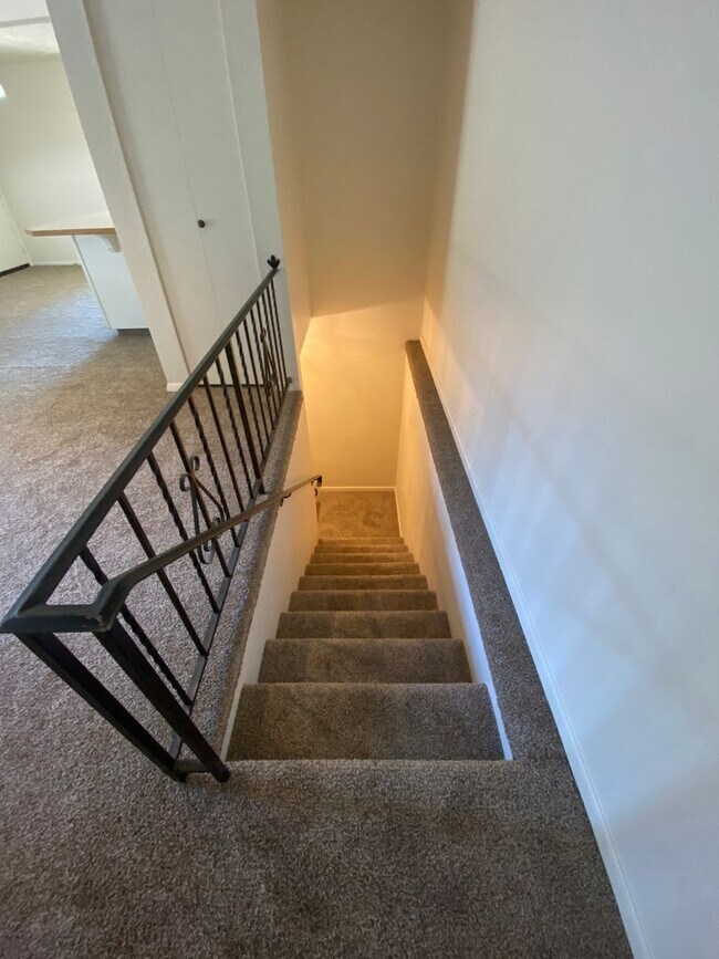 Building Photo - SINGLE FAMILY HOME ON HILLCREST (APP#72)