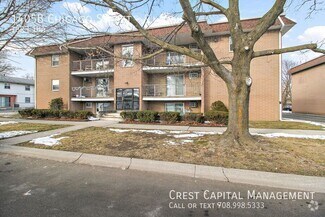 Building Photo - 1411 E Chicago St
