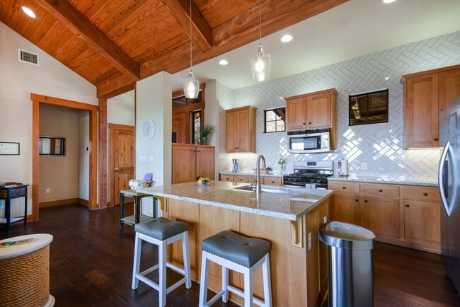 Building Photo - 7221 Trident-SI ID1521782P