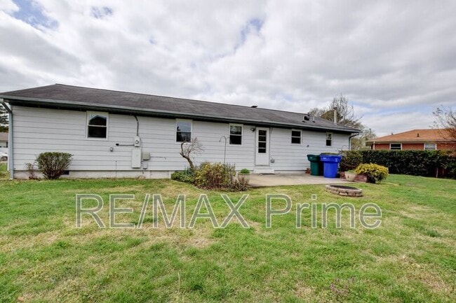 Building Photo - 609 Birch Dr