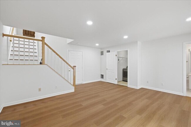 Building Photo - 10249 Winged Elm Cir