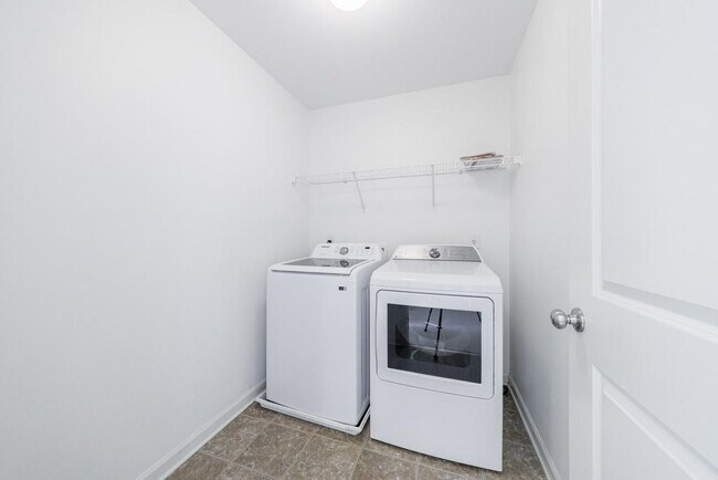 Building Photo - 970 Samples Ln NW