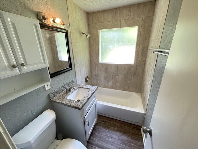 Building Photo - 5213 Anzio Rd