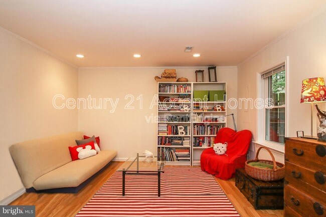 Building Photo - 3009 20th Ct S