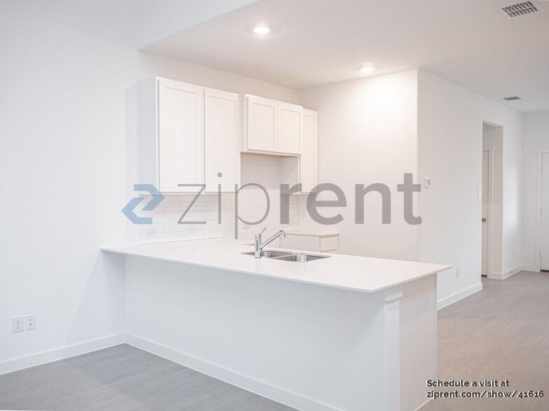 Building Photo - 1436 Lady Bird Rd