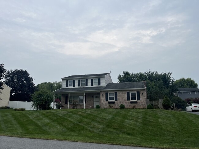 Building Photo - 2440 Douglas Dr