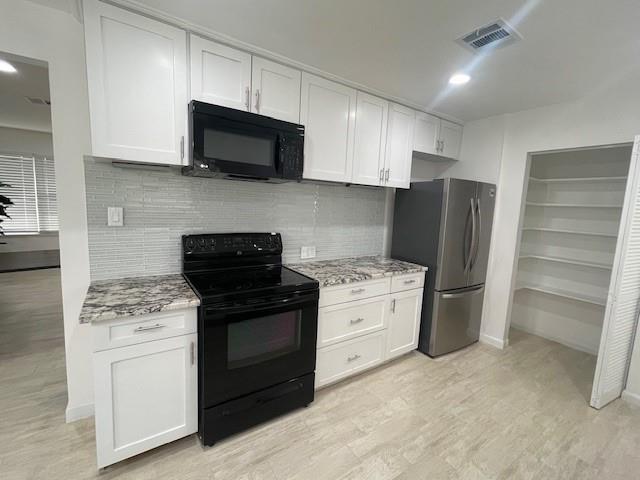 Building Photo - 10029 Hazelhurst Dr
