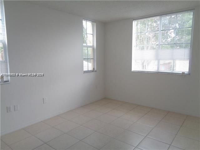 Building Photo - 720 SW 111th Ave