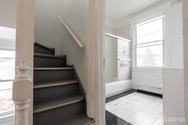 Building Photo - 410 Chadwick Ave