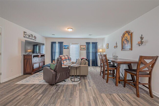 Building Photo - 15708 Del Norte Dr