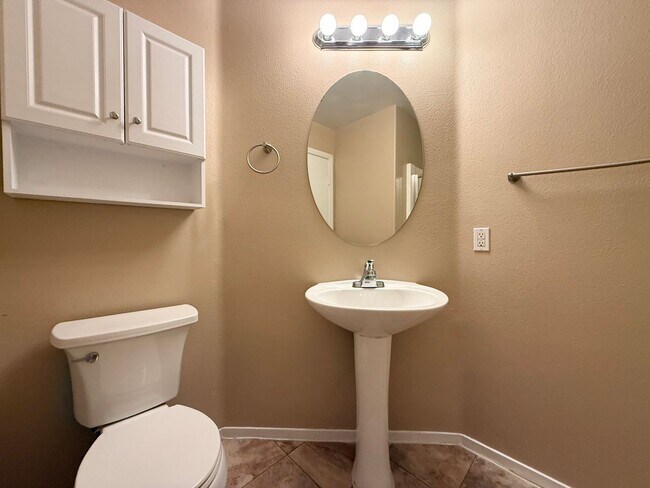 Building Photo - 8816 W Pine Pitch Dr