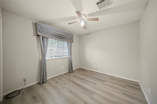 Building Photo - 1511 Brook Grove Dr