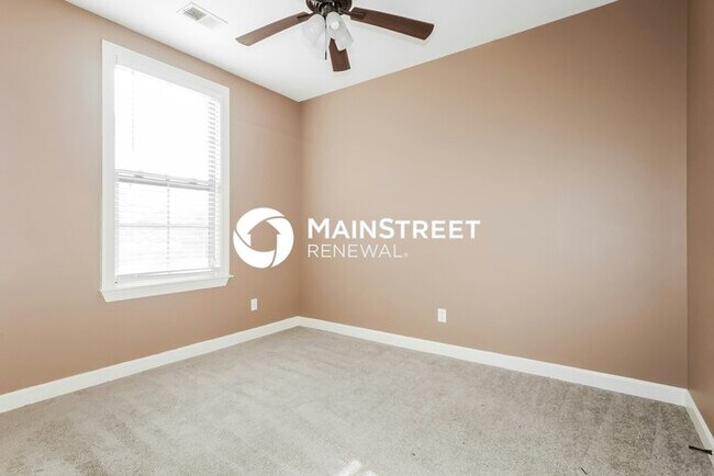 Building Photo - 4 Bedroom Pet-Friendly Home in MEMPHIS, TN with Main Street Renewal