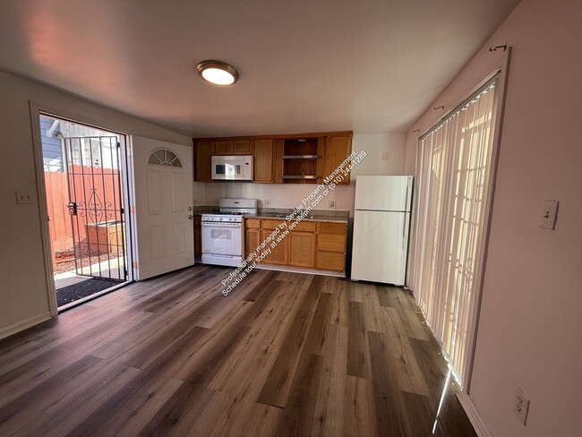 Building Photo - 943 53rd St