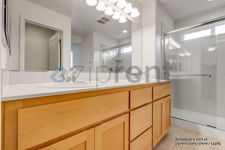 Building Photo - Unit