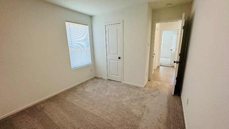Building Photo - 472 Shoreview Dr