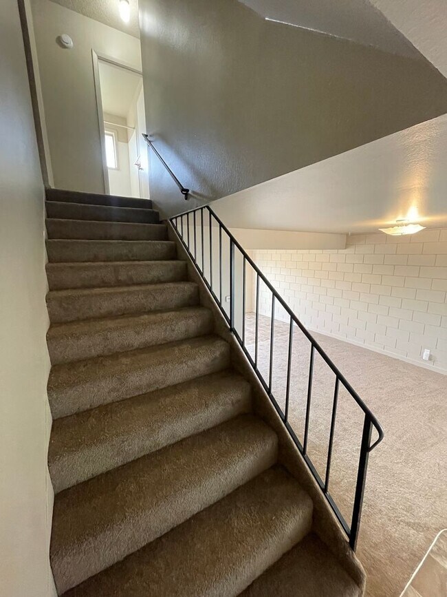 Building Photo - 415-425-435-445 S. 9th St.