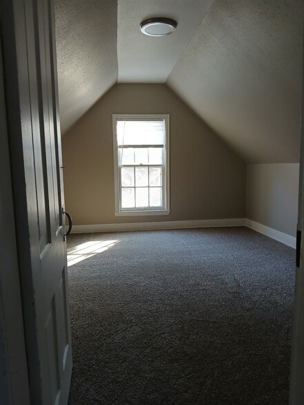 Building Photo - 612 W Laurel St