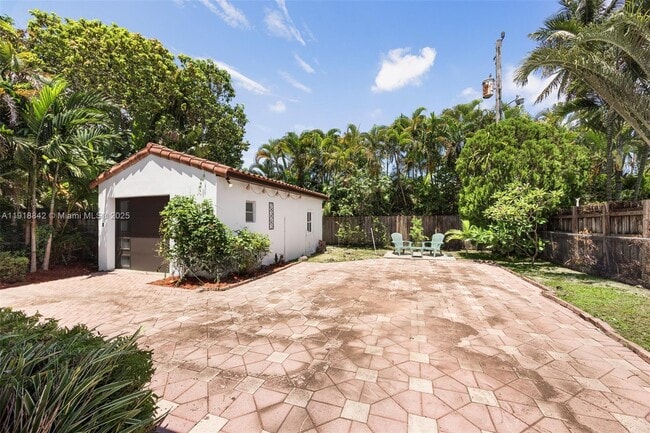 Building Photo - 451 SW 25th Rd