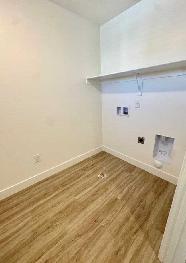 Building Photo - 5706 S Weehawken Ln