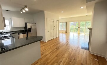 Building Photo - 2 bedroom in Chicago IL 60642