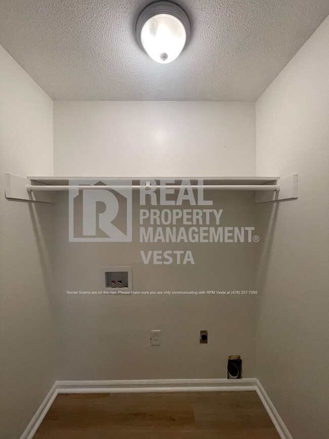 Building Photo - 2866 Glen Echo Dr