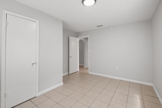 Building Photo - Unit For Rent in Gulfport!