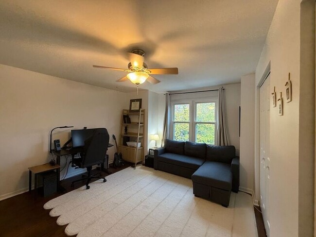 Building Photo - 955 Auburnview Dr