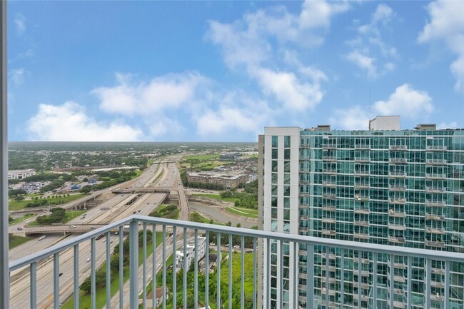 Building Photo - 5925 Almeda Rd