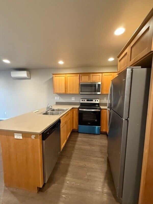 Building Photo - 287 18th St